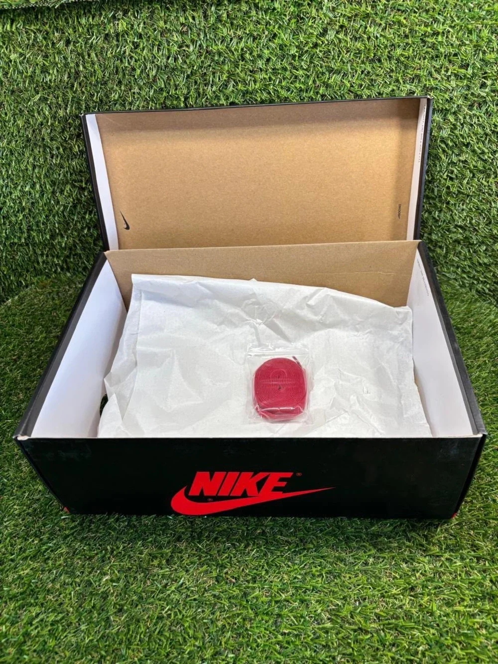 EMPTY BOX ONLY + Laces - Air Jordan 1 Retro High OG Bred Toe 2018 Size 8